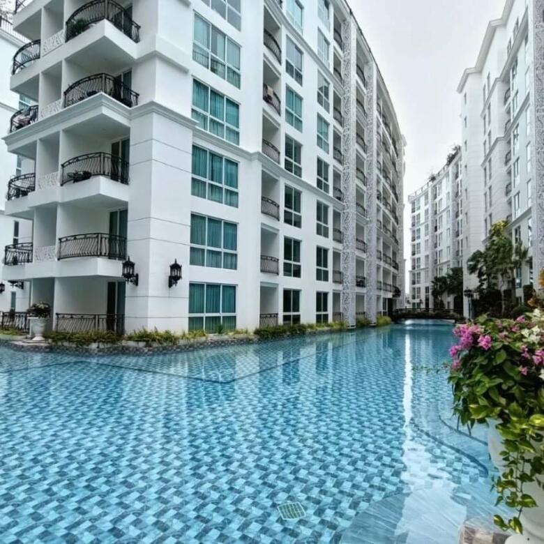 Condos with Swimming Pool for Sale in Pattaya