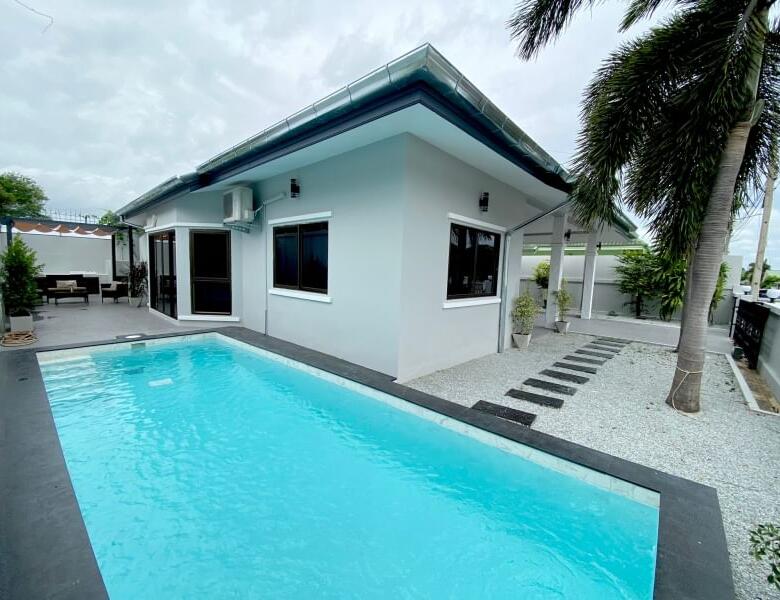 pool villa