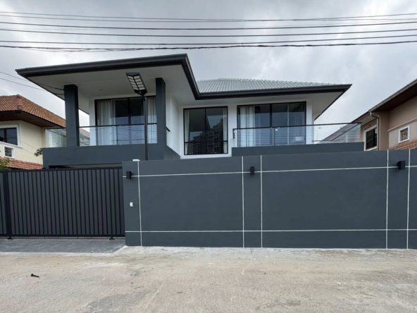 2-storey house for sale in Pattaya with private swimming pool, modern smart home features, and luxury kitchen