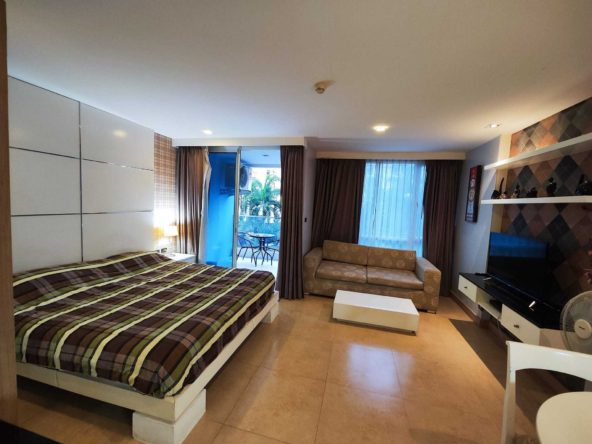 Studio condo for sale in The Cliff Pattaya, 2nd floor, pool view, fully furnished, company name