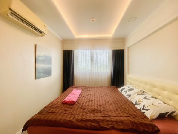 1-bedroom condo for rent in The Orient Resort Pattaya, fully furnished unit with outside view and tropical amenities