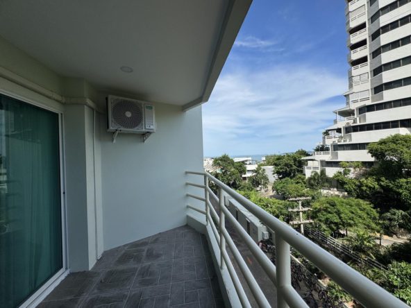 Studio condo for sale in View Talay 5C Pattaya, 5th floor, garden view, Thai company ownership