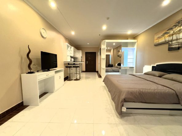 Studio condo for sale in View Talay 8 Jomtien Pattaya, 8th floor, sea view, foreign name, furnished