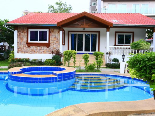 5-house resort for sale in Pattaya, multi-unit property, Thai name, 1,200 sqm land, great investment opportunity