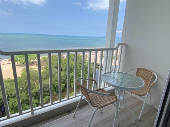 2-bedroom sea view condo for sale in Grand Florida Pattaya, 7th floor, fully furnished, Thai ownership