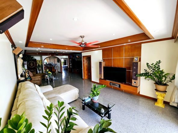 2-bedroom sea view condo for sale in Jomtien Plaza Condotel Pattaya, fully furnished, Thai ownership