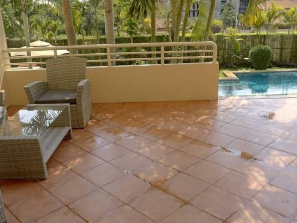 “Swimming pool and facilities Executive Residence 3 Pratumnak Pattaya”