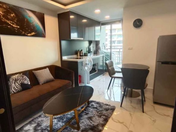 Fully furnished 1-bedroom condo for rent at Arcadia Center Suites Pattaya