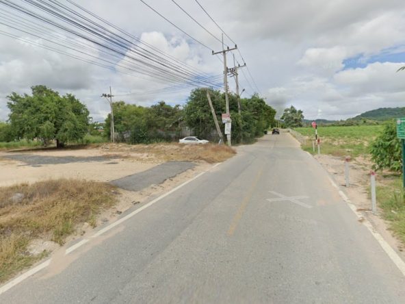 Land for sale in Nong Pla Lai Pattaya – 194 sq.wah plot with road access