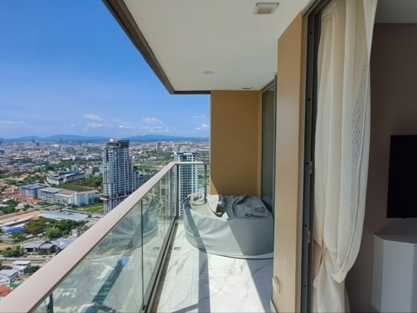 "Copacabana Jomtien high-rise building facing the sea"