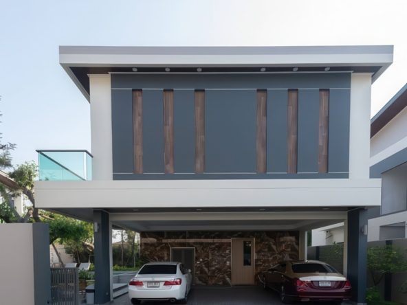 Exterior of 98 Lake Pool Villa with large private pool on Thappraya Rd