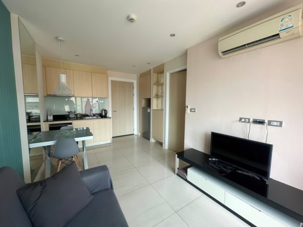 Resort-style pool at Grand Caribbean Pattaya