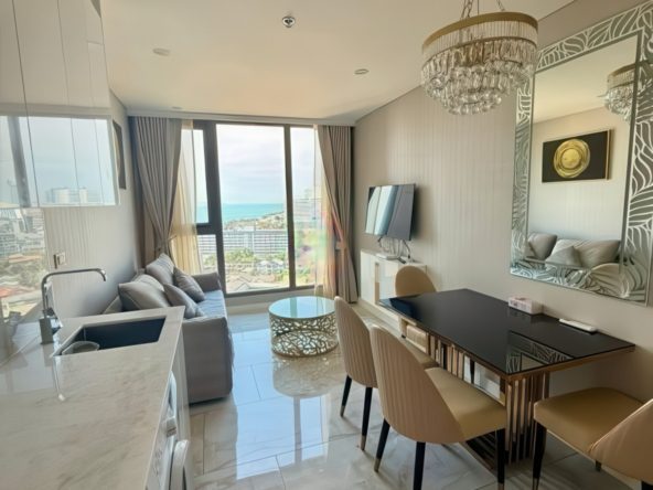 Fully furnished living room with balcony facing Jomtien Bay – Copacabana condo