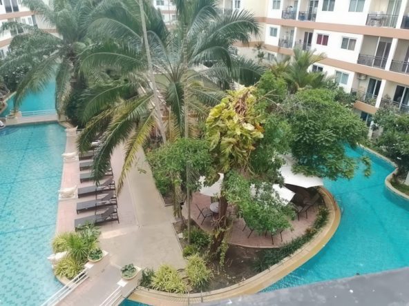 1-bedroom condo for sale in Park Lane Jomtien with pool view