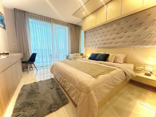 Riviera Wongamat studio for rent – pool view from 10th floor, Building A