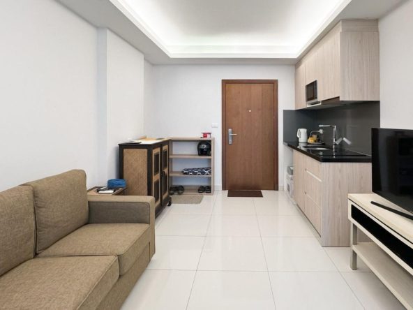 1 Bedroom Condo for Sale in Laguna Beach Resort 2 Pattaya – Pool View