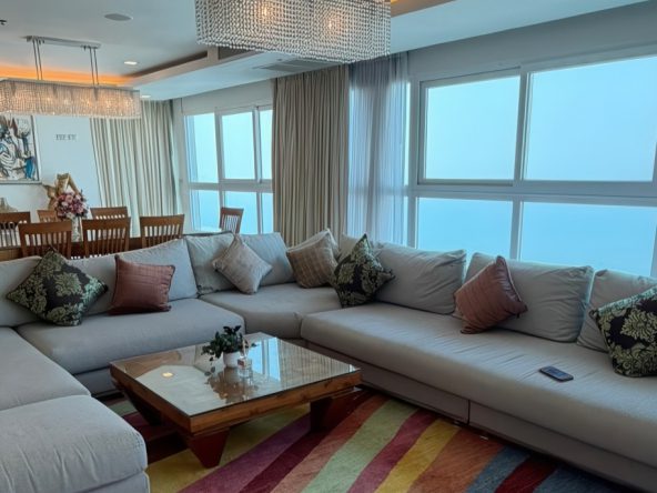 Cosy Beach View condo for sale in Phra Tamnak – exterior building view