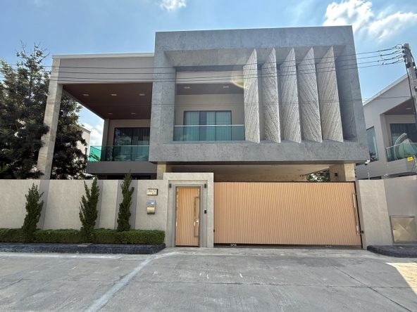 Madcha Nirvana Pattaya luxury 2-storey pool villa with private swimming pool in Huai Yai Pattaya