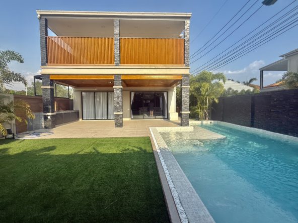 Luxury Mabprachan Pattaya villa 4 bedroom private pool European kitchen