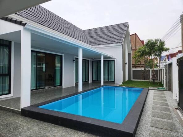 Elegant 3-Bedroom Villa in Pattaya with Private Pool