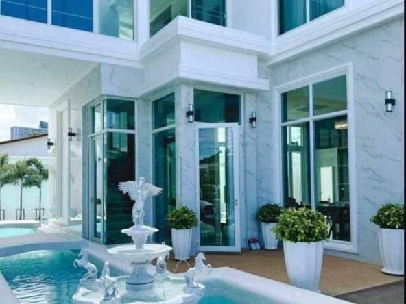 6-bedroom pool villa on Pratumnak Hill