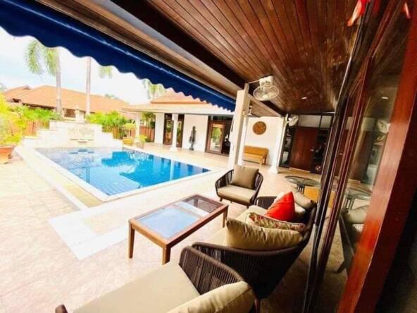 Luxurious 3-bedroom pool villa facade at Mabprachan Lake, Pattaya