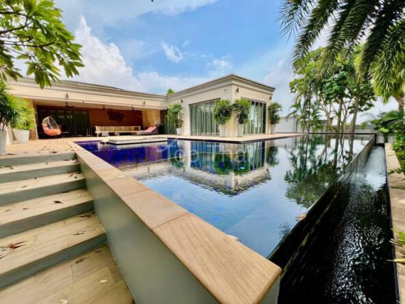 Luxurious Thai-Bali style villa exterior at Siam Royal View