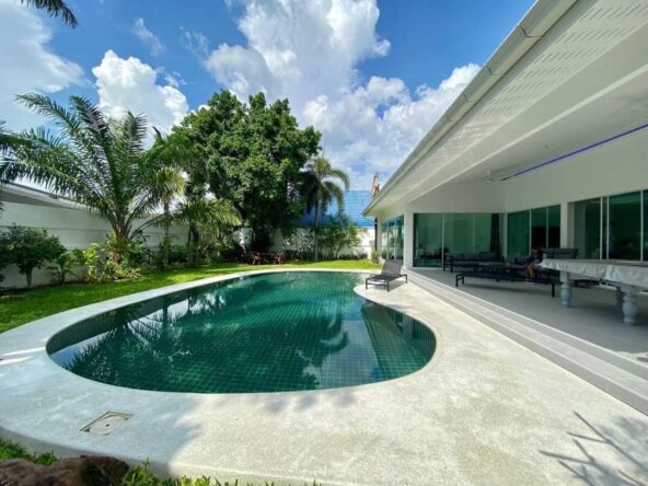 Elegant 6-bedroom pool villa in MapPrachan with lush garden and private swimming pool
