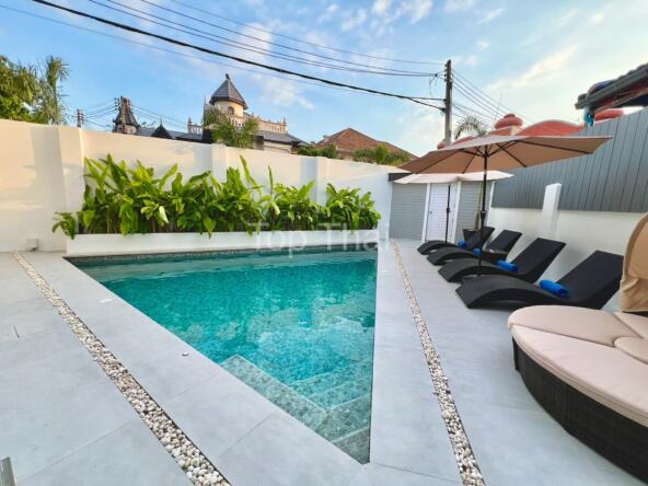 Elegant Luxury Pool Villa in the City Center with Modern Design and Smart Home Features