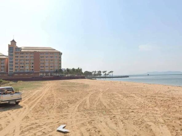 Aerial perspective of the expansive Pattaya beachfront land available for sale.