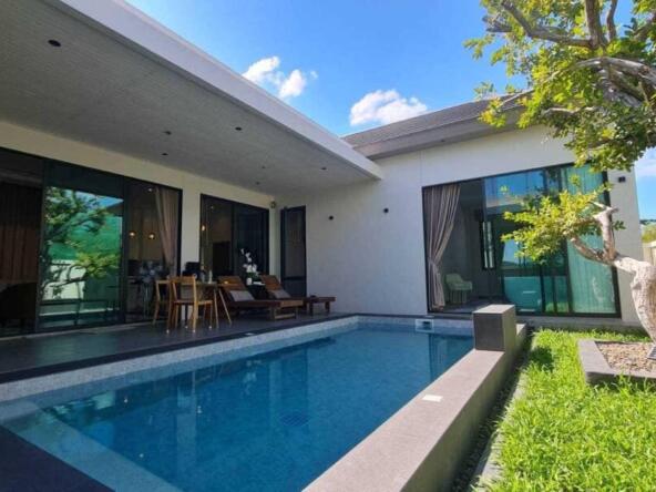 Exterior view of Baan Icon D Plus Pool Villa in Bang Saray with modern tropical design and private pool.