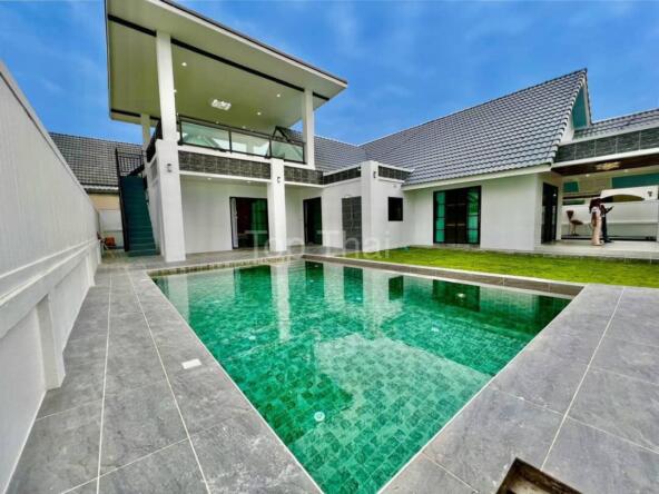 Luxurious 4-bedroom villa with private pool and rooftop overlooking Mapprachan Reservoir.