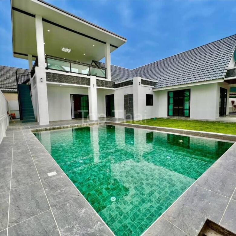 Private Pool with Spectacular Reservoir View