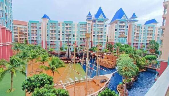 Luxurious 2-bedroom condo with pool view at Grand Caribbean Resort Pattaya