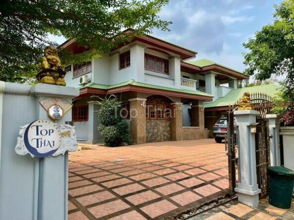 Luxurious 5-bedroom house in Soi Ram Intra with outdoor pavilion