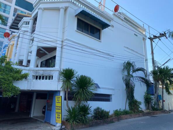 Luxurious 3-bedroom townhouse in Khao Pratumnak Hill