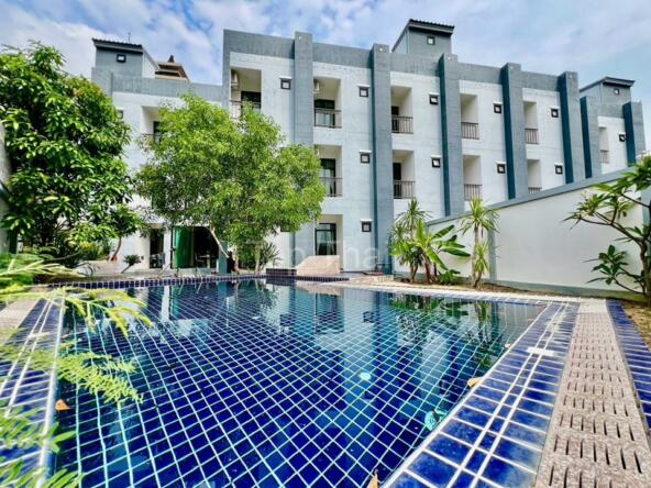 Luxurious seaside apartment complex in Jomtien with stunning pool