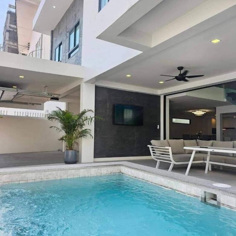 Luxurious modern pool villa with a jacuzzi near Jomtien Beach, Pattaya.