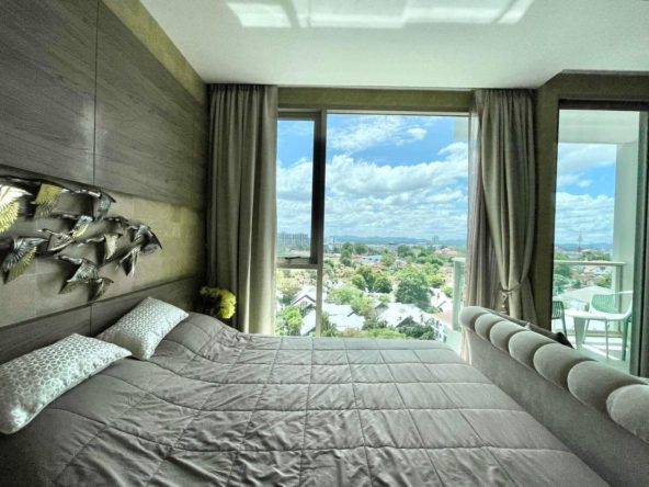 Modern furnished studio room on the 12th floor of Building B at Riviera Wongamat, Pattaya.