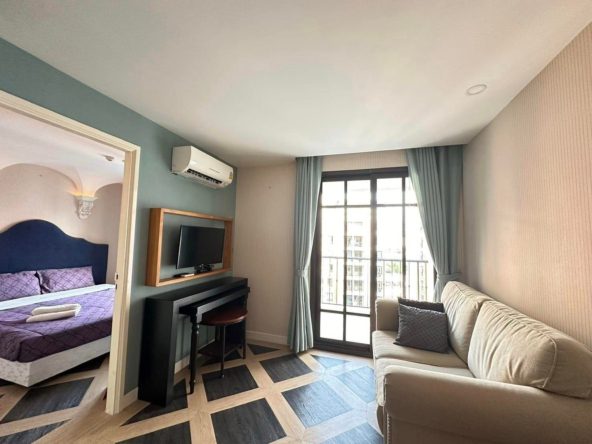 Modern one-bedroom condo with pool view at Espanya Resort Pattaya