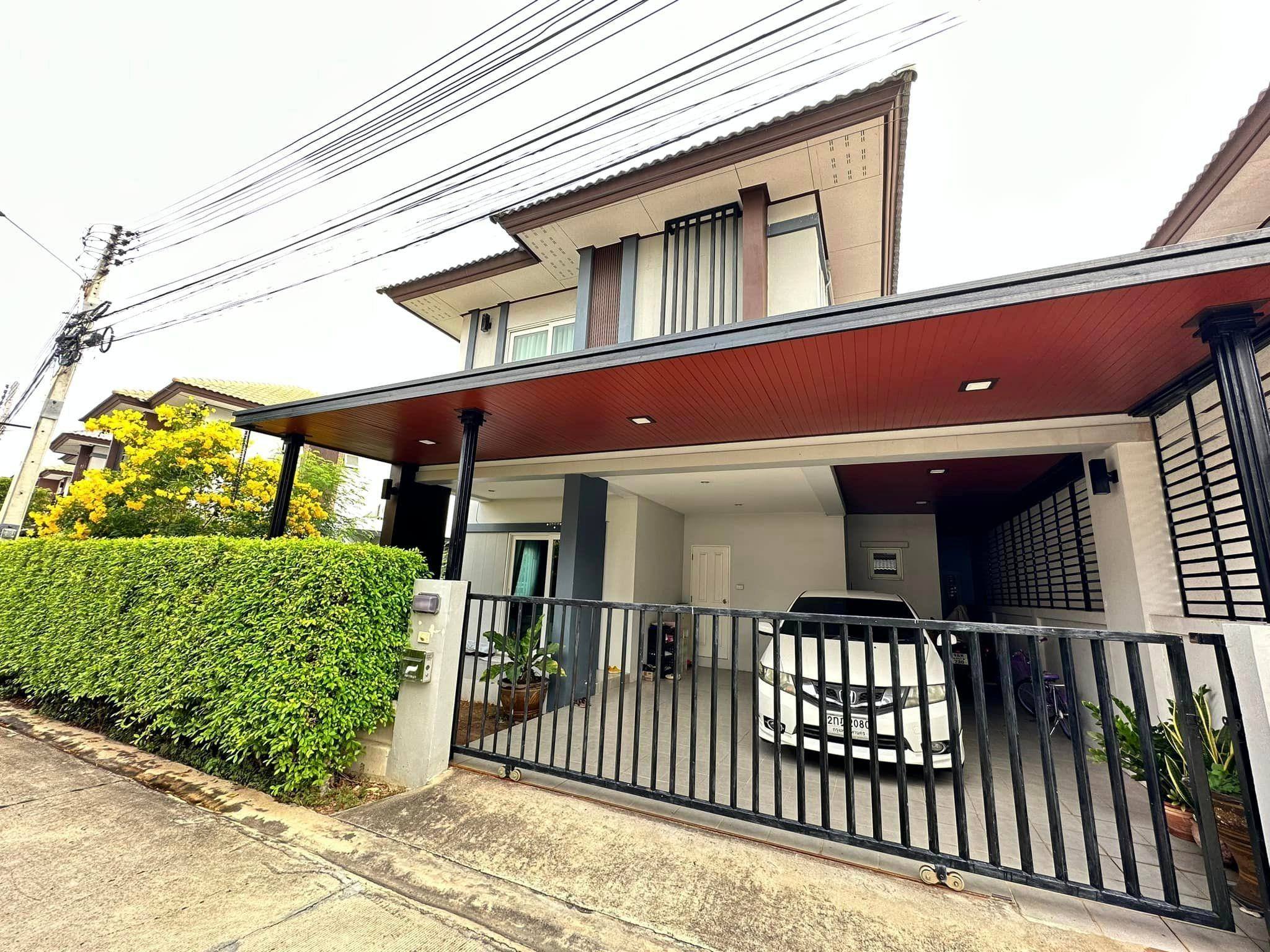 Interior view of a modern 2-Storey Twin House in Pornprapanimit.