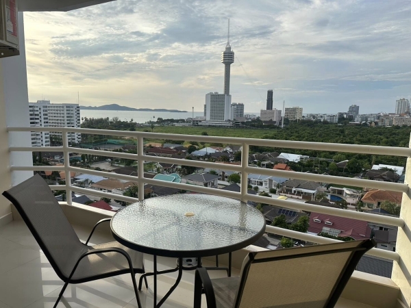 Fully furnished studio condo on the 13th floor in View Talay 5D, Pattaya, available for sale.