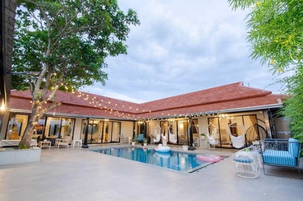 Luxurious pool villa for sale in Mapprachan, Pattaya with 3 bedrooms and private pool.