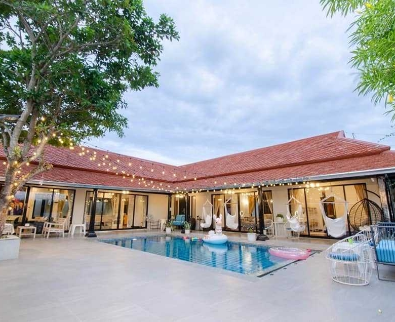 Luxurious pool villa for sale in Mapprachan, Pattaya with 3 bedrooms and private pool.