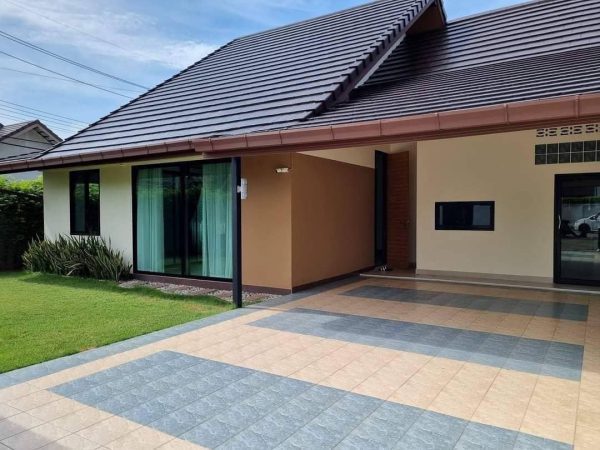 Exterior view of a two-bedroom single house in Maple Village, Huai Yai, Pattaya, with garden space.