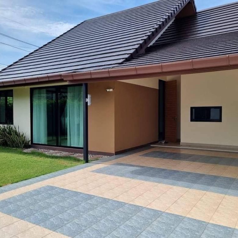 Exterior view of a two-bedroom single house in Maple Village, Huai Yai, Pattaya, with garden space.