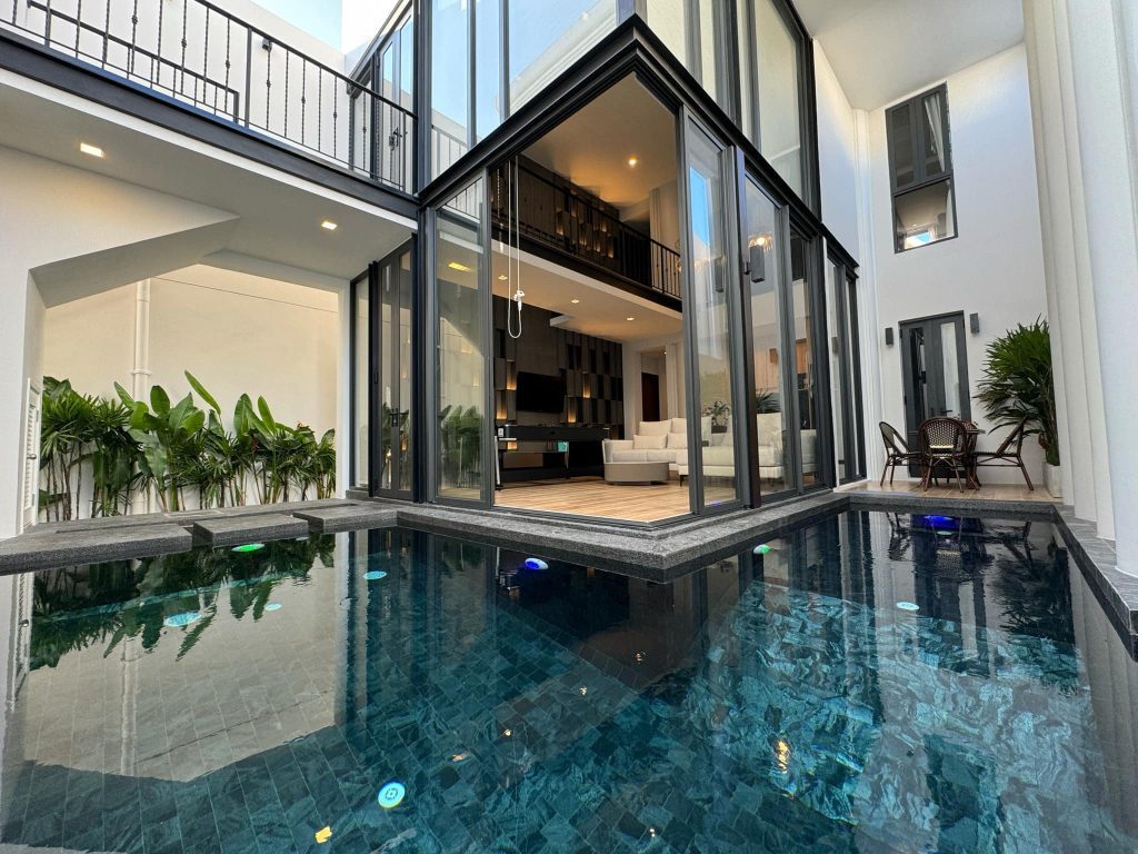 Luxury pool villa for sale on Thappraya Road, Jomtien Beach, featuring 4 bedrooms, 5 bathrooms, and premium amenities.