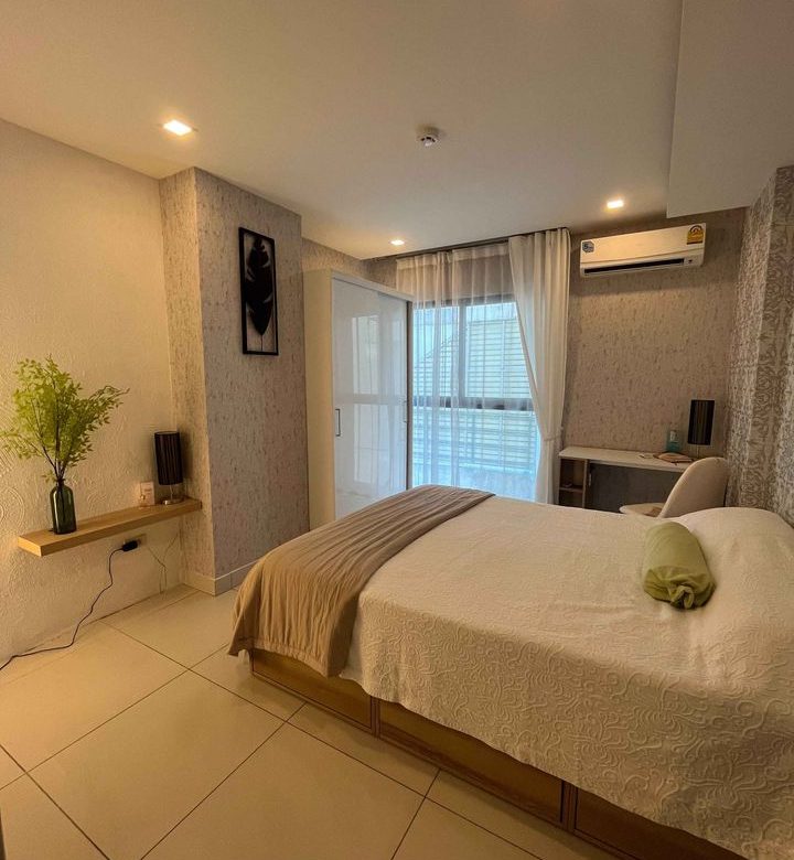 "1-Bedroom Corner Condo at Siam Oriental Plaza Pratumnak, Fully Furnished, 35.96 Sqm, 2nd Floor, Outside View"