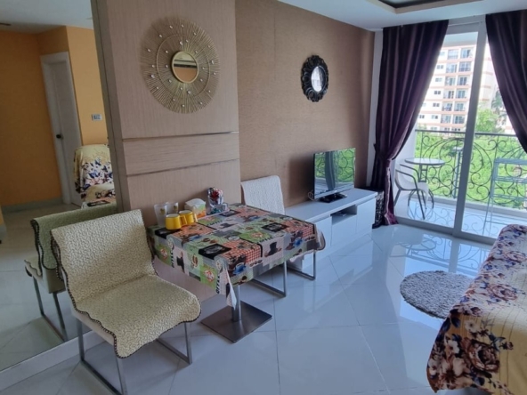 "Fully furnished 1-bedroom condo in Paradise Park Jomtien, 35 sqm, city view, located on the 4th floor of Building A."