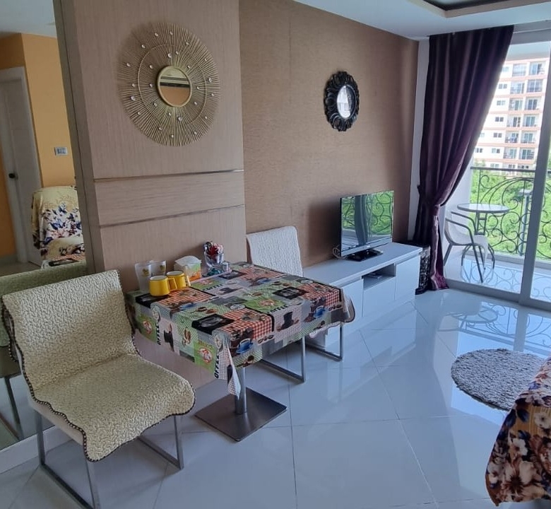 "Fully furnished 1-bedroom condo in Paradise Park Jomtien, 35 sqm, city view, located on the 4th floor of Building A."